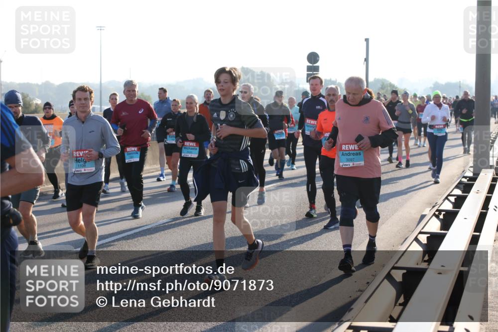 03.10.2025 - Köhlbrandbrückenlauf Lena Gebhardt http://msf.ph/oto/9071873 03.10.2025 09:24:43 Position 1 1108, 2435, 3097 meine-sportfotos.de