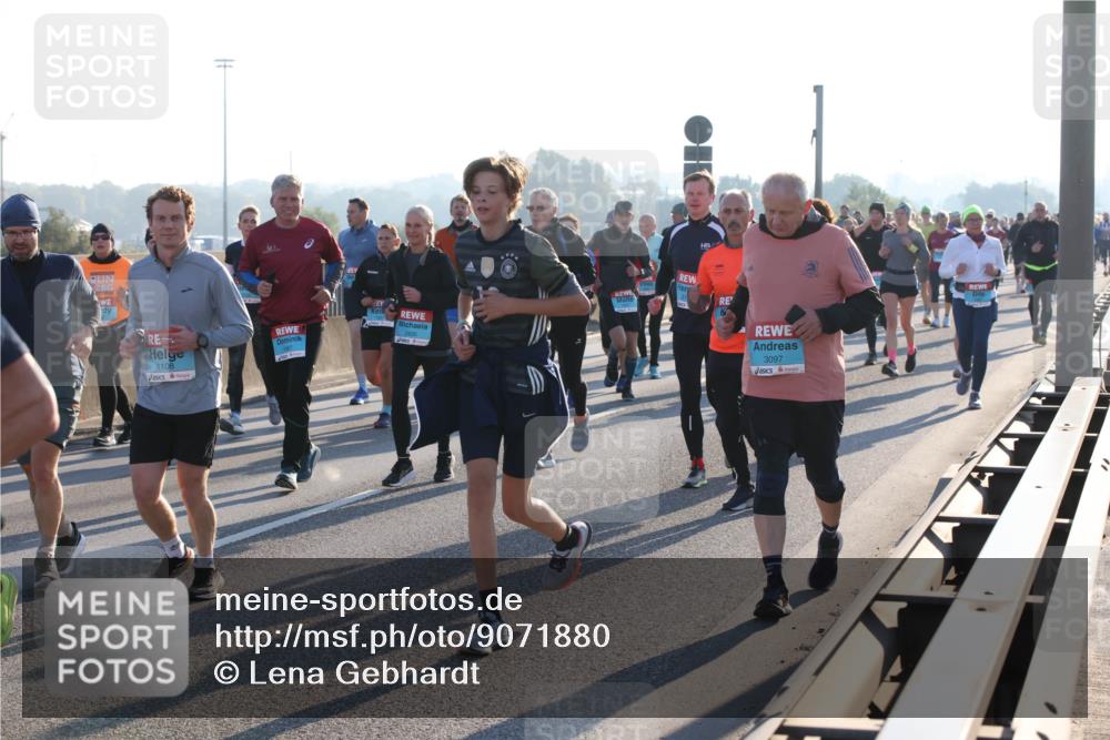 03.10.2025 - Köhlbrandbrückenlauf Lena Gebhardt http://msf.ph/oto/9071880 03.10.2025 09:24:43 Position 1 1108, 3097 meine-sportfotos.de