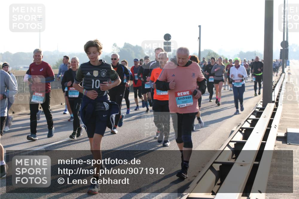 03.10.2025 - Köhlbrandbrückenlauf Lena Gebhardt http://msf.ph/oto/9071912 03.10.2025 09:24:43 Position 1 2435, 10, 3097 meine-sportfotos.de