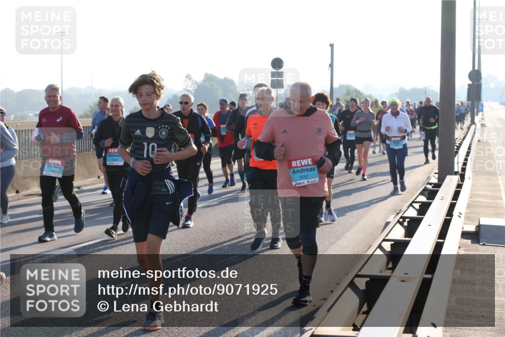 03.10.2025 - Köhlbrandbrückenlauf Lena Gebhardt http://msf.ph/oto/9071925 03.10.2025 09:24:43 Position 1 1687, 2435, 10, 3097 meine-sportfotos.de