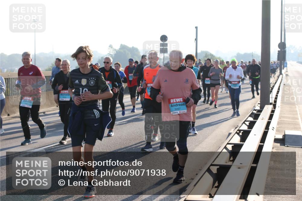03.10.2025 - Köhlbrandbrückenlauf Lena Gebhardt http://msf.ph/oto/9071938 03.10.2025 09:24:43 Position 1 2435, 3097 meine-sportfotos.de