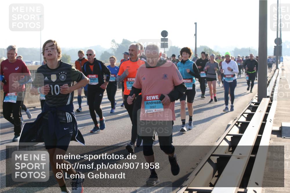 03.10.2025 - Köhlbrandbrückenlauf Lena Gebhardt http://msf.ph/oto/9071958 03.10.2025 09:24:44 Position 1 10, 3116, 3097 meine-sportfotos.de
