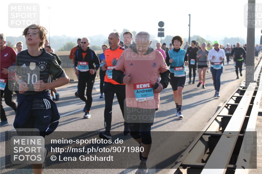 03.10.2025 - Köhlbrandbrückenlauf Lena Gebhardt http://msf.ph/oto/9071980 03.10.2025 09:24:44 Position 1 10, 3097 meine-sportfotos.de