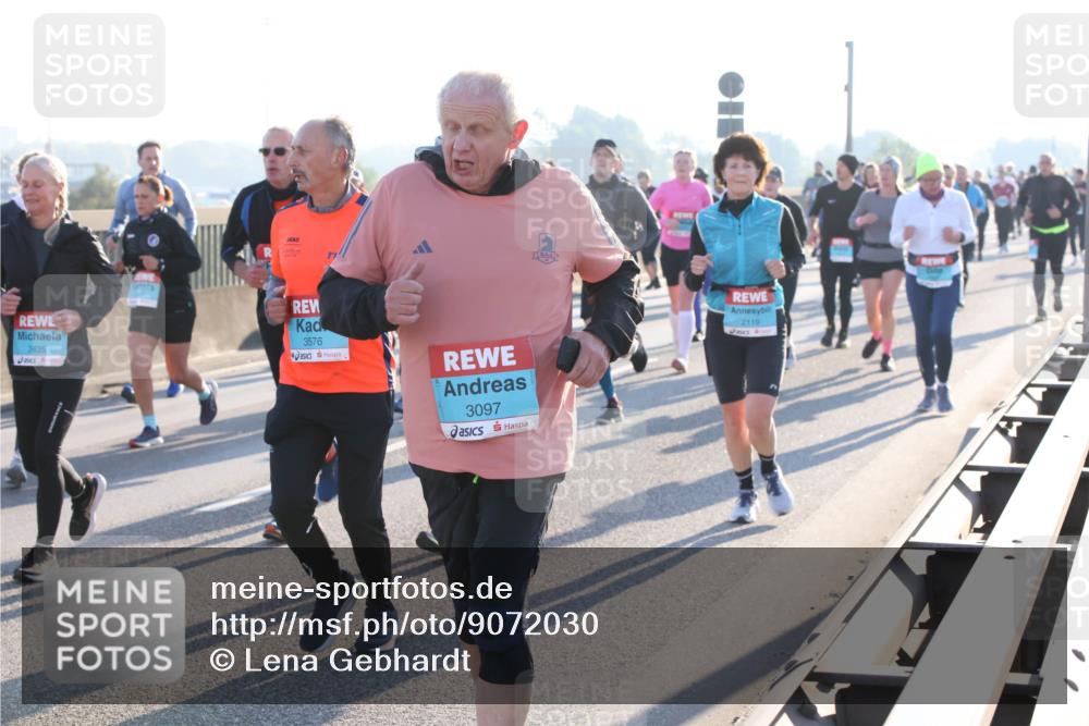 03.10.2025 - Köhlbrandbrückenlauf Lena Gebhardt http://msf.ph/oto/9072030 03.10.2025 09:24:45 Position 1 2435, 3576, 3097, 2119 meine-sportfotos.de