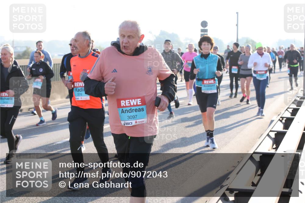 03.10.2025 - Köhlbrandbrückenlauf Lena Gebhardt http://msf.ph/oto/9072043 03.10.2025 09:24:45 Position 1 2435, 6, 3576, 3097, 2119 meine-sportfotos.de