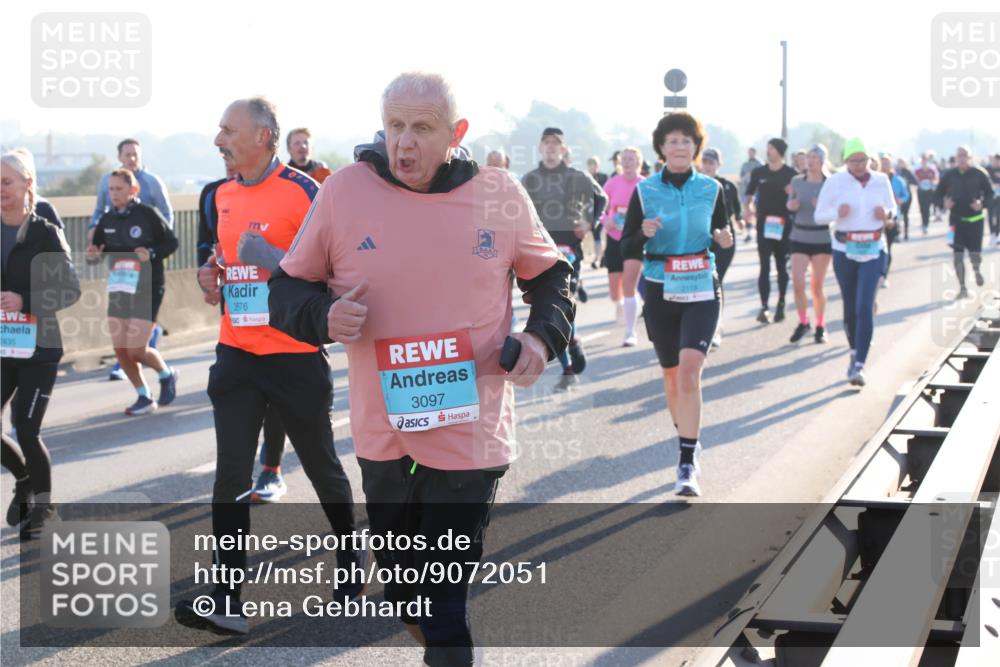 03.10.2025 - Köhlbrandbrückenlauf Lena Gebhardt http://msf.ph/oto/9072051 03.10.2025 09:24:45 Position 1 2435, 3576, 3097, 2119 meine-sportfotos.de