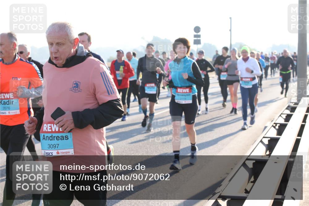 03.10.2025 - Köhlbrandbrückenlauf Lena Gebhardt http://msf.ph/oto/9072062 03.10.2025 09:24:45 Position 1 3576, 3097 meine-sportfotos.de