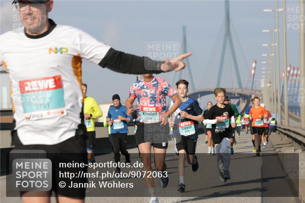 03.10.2025 - Köhlbrandbrückenlauf Jannik Wohlers http://msf.ph/oto/9072063 03.10.2025 09:49:57 Position 3 3791, 1039, 3196, 1173 meine-sportfotos.de