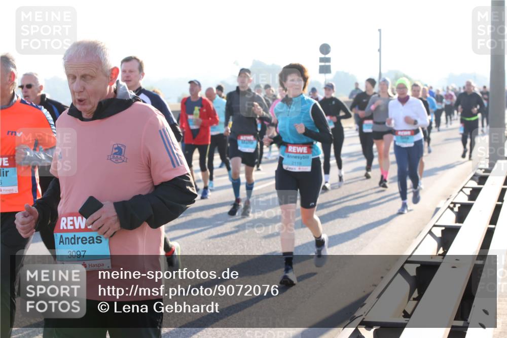 03.10.2025 - Köhlbrandbrückenlauf Lena Gebhardt http://msf.ph/oto/9072076 03.10.2025 09:24:45 Position 1 3097, 2119 meine-sportfotos.de