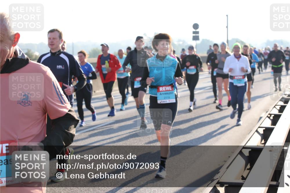 03.10.2025 - Köhlbrandbrückenlauf Lena Gebhardt http://msf.ph/oto/9072093 03.10.2025 09:24:46 Position 1 7, 2119, 4 meine-sportfotos.de