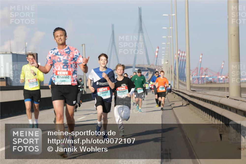 03.10.2025 - Köhlbrandbrückenlauf Jannik Wohlers http://msf.ph/oto/9072107 03.10.2025 09:49:59 Position 3 1111, 1039, 3196, 1173 meine-sportfotos.de