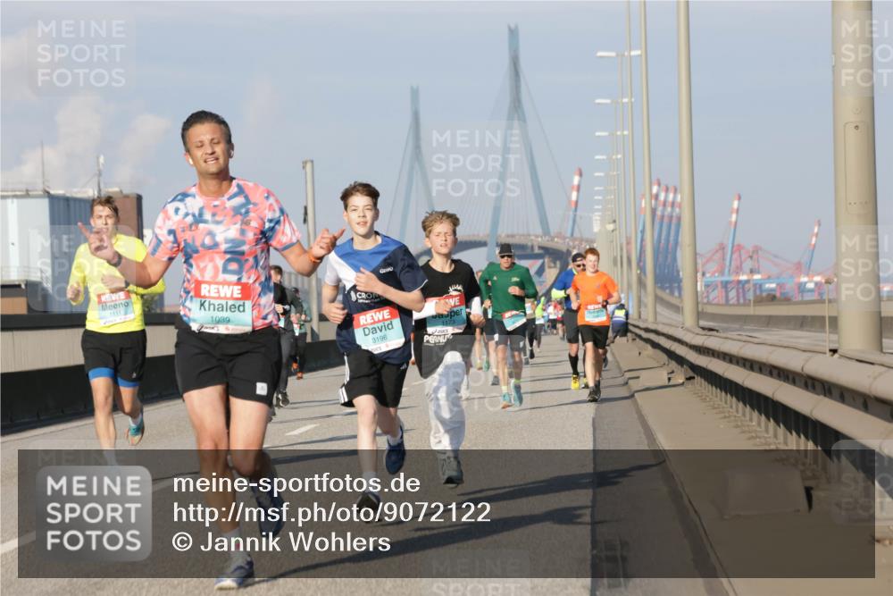 03.10.2025 - Köhlbrandbrückenlauf Jannik Wohlers http://msf.ph/oto/9072122 03.10.2025 09:49:59 Position 3 1111, 1039, 3196, 1173 meine-sportfotos.de