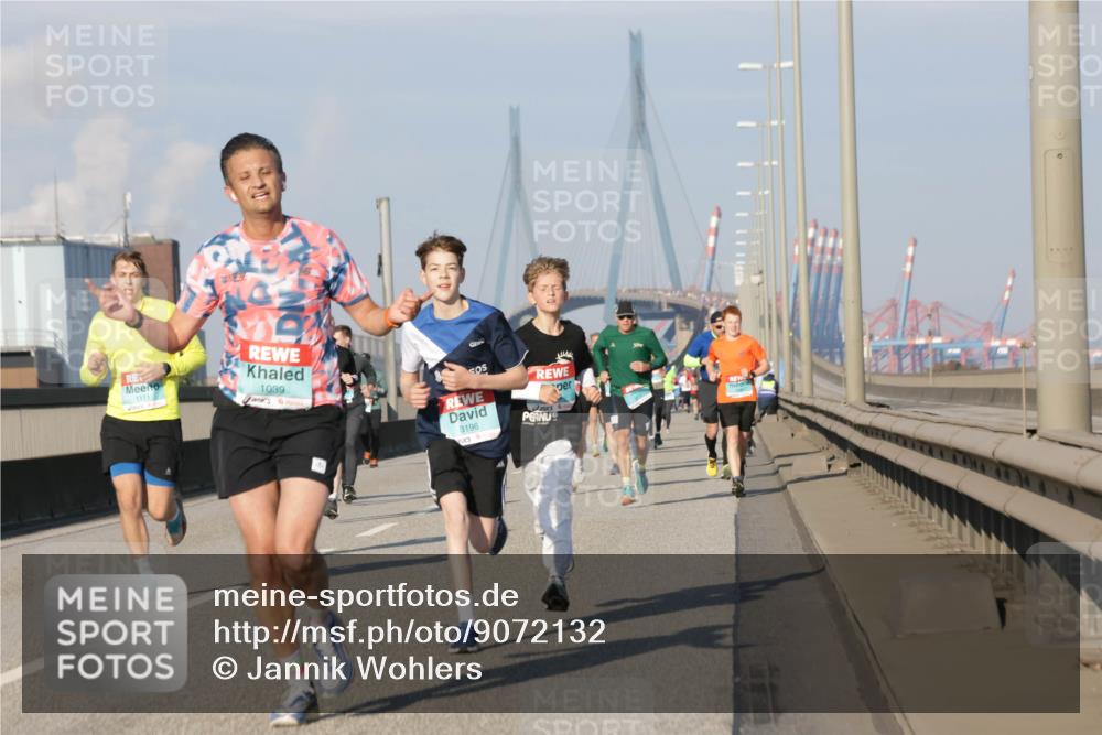 03.10.2025 - Köhlbrandbrückenlauf Jannik Wohlers http://msf.ph/oto/9072132 03.10.2025 09:49:59 Position 3 1111, 1039, 3196 meine-sportfotos.de