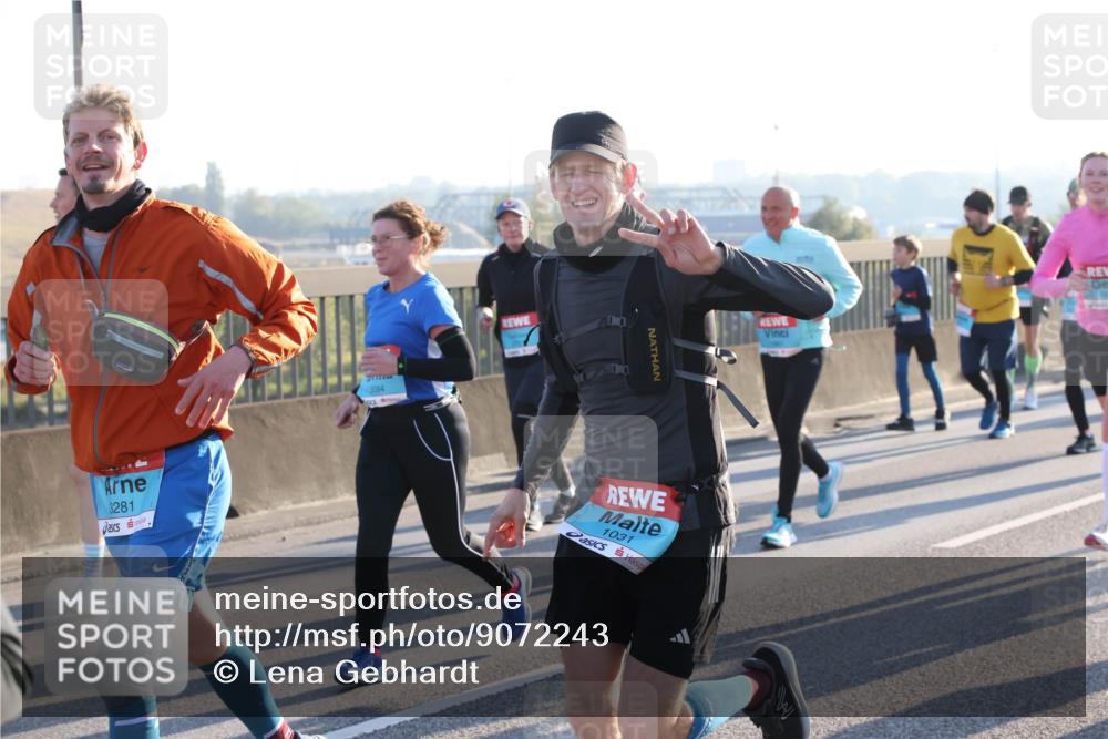 03.10.2025 - Köhlbrandbrückenlauf Lena Gebhardt http://msf.ph/oto/9072243 03.10.2025 09:24:48 Position 1 3281, 3084, 1031 meine-sportfotos.de