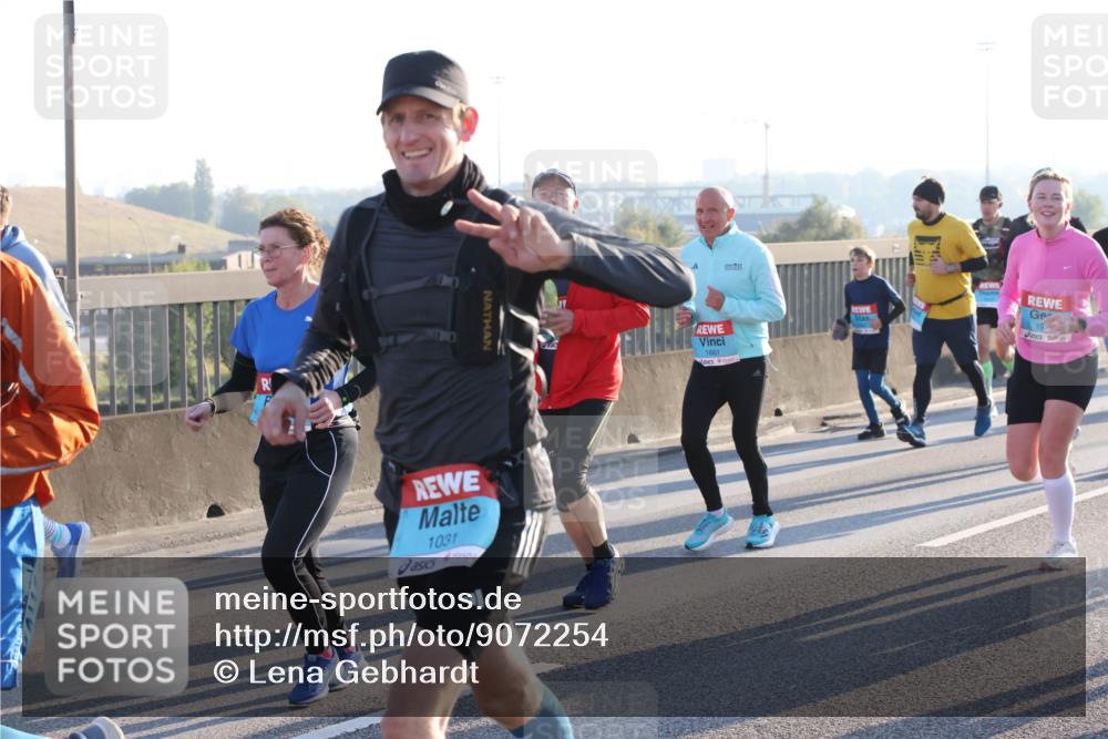 03.10.2025 - Köhlbrandbrückenlauf Lena Gebhardt http://msf.ph/oto/9072254 03.10.2025 09:24:48 Position 1 1031, 1861, 197 meine-sportfotos.de