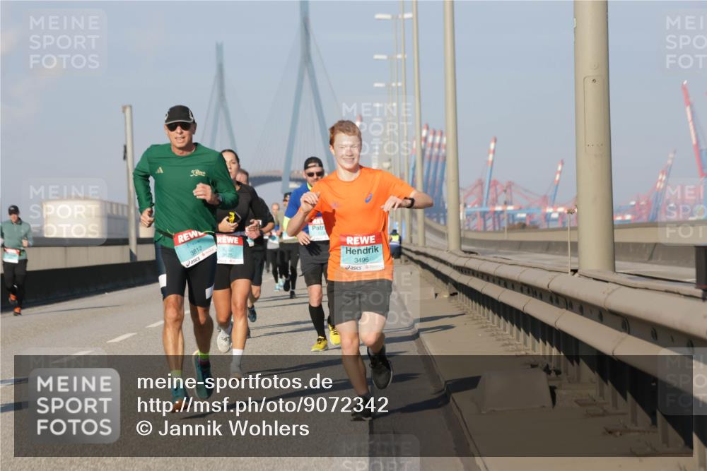 03.10.2025 - Köhlbrandbrückenlauf Jannik Wohlers http://msf.ph/oto/9072342 03.10.2025 09:50:05 Position 3 3812, 113, 3496 meine-sportfotos.de