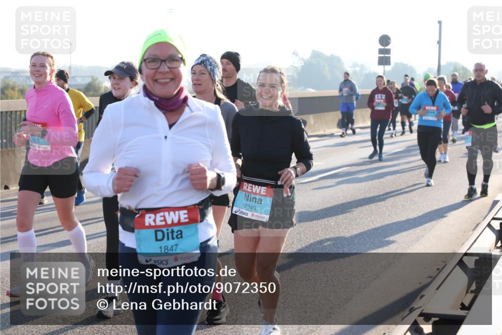 03.10.2025 - Köhlbrandbrückenlauf Lena Gebhardt http://msf.ph/oto/9072350 03.10.2025 09:24:49 Position 1 1977, 1847, 2349 meine-sportfotos.de