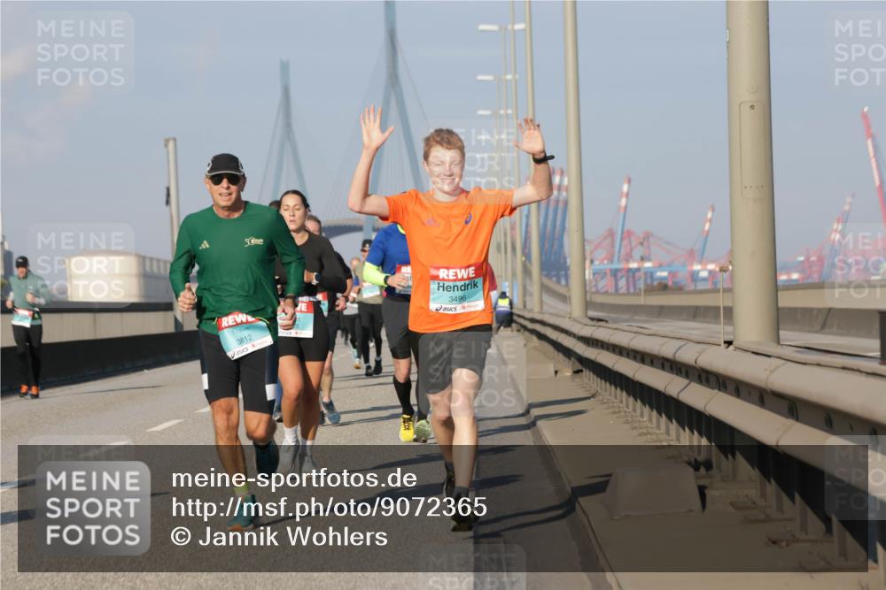 03.10.2025 - Köhlbrandbrückenlauf Jannik Wohlers http://msf.ph/oto/9072365 03.10.2025 09:50:05 Position 3 5, 3812, 3496 meine-sportfotos.de
