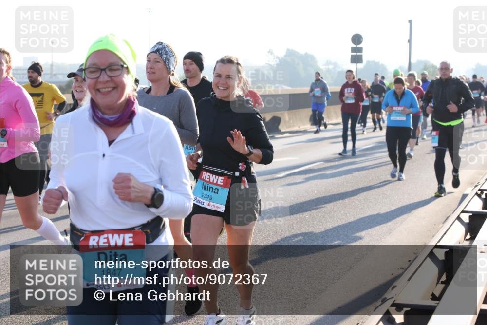 03.10.2025 - Köhlbrandbrückenlauf Lena Gebhardt http://msf.ph/oto/9072367 03.10.2025 09:24:49 Position 1 187, 1847, 2349 meine-sportfotos.de