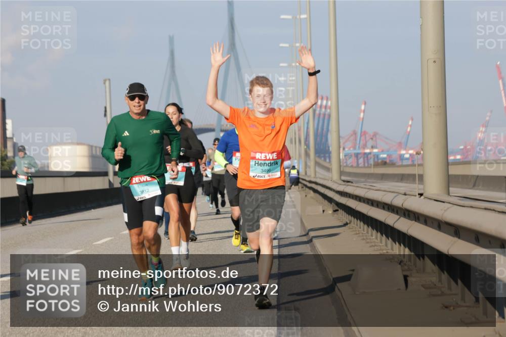 03.10.2025 - Köhlbrandbrückenlauf Jannik Wohlers http://msf.ph/oto/9072372 03.10.2025 09:50:06 Position 3 3812, 3496 meine-sportfotos.de