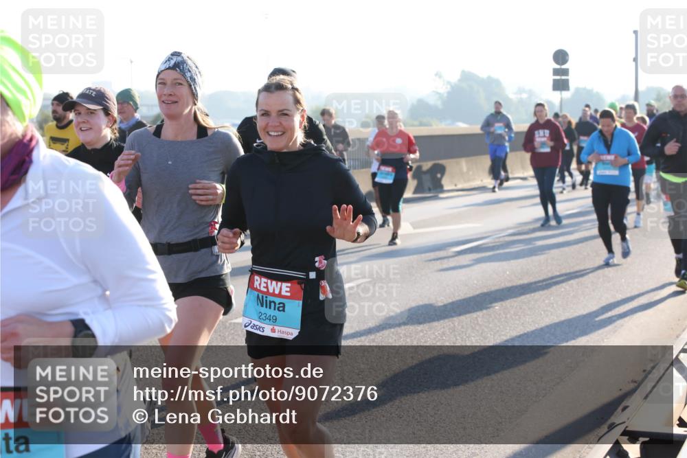 03.10.2025 - Köhlbrandbrückenlauf Lena Gebhardt http://msf.ph/oto/9072376 03.10.2025 09:24:49 Position 1 2349 meine-sportfotos.de