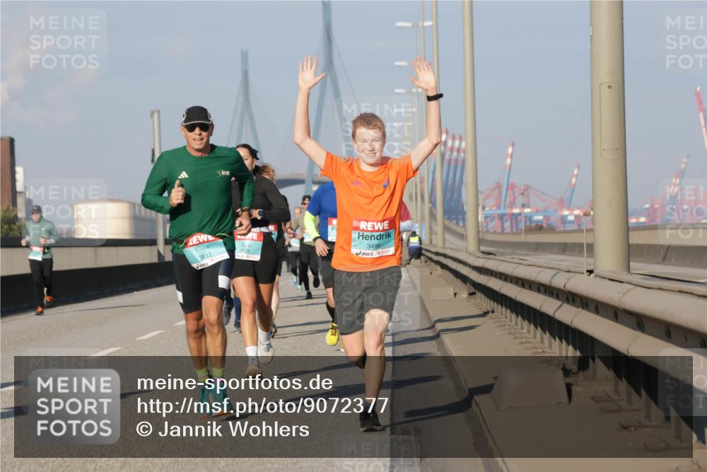 03.10.2025 - Köhlbrandbrückenlauf Jannik Wohlers http://msf.ph/oto/9072377 03.10.2025 09:50:06 Position 3 3812, 3825, 3496 meine-sportfotos.de