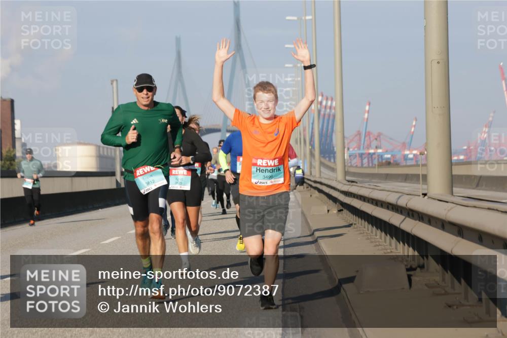 03.10.2025 - Köhlbrandbrückenlauf Jannik Wohlers http://msf.ph/oto/9072387 03.10.2025 09:50:06 Position 3 3812, 3825, 3496 meine-sportfotos.de