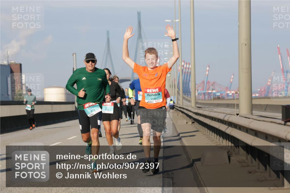 03.10.2025 - Köhlbrandbrückenlauf Jannik Wohlers http://msf.ph/oto/9072397 03.10.2025 09:50:06 Position 3 3812, 3825, 3496 meine-sportfotos.de