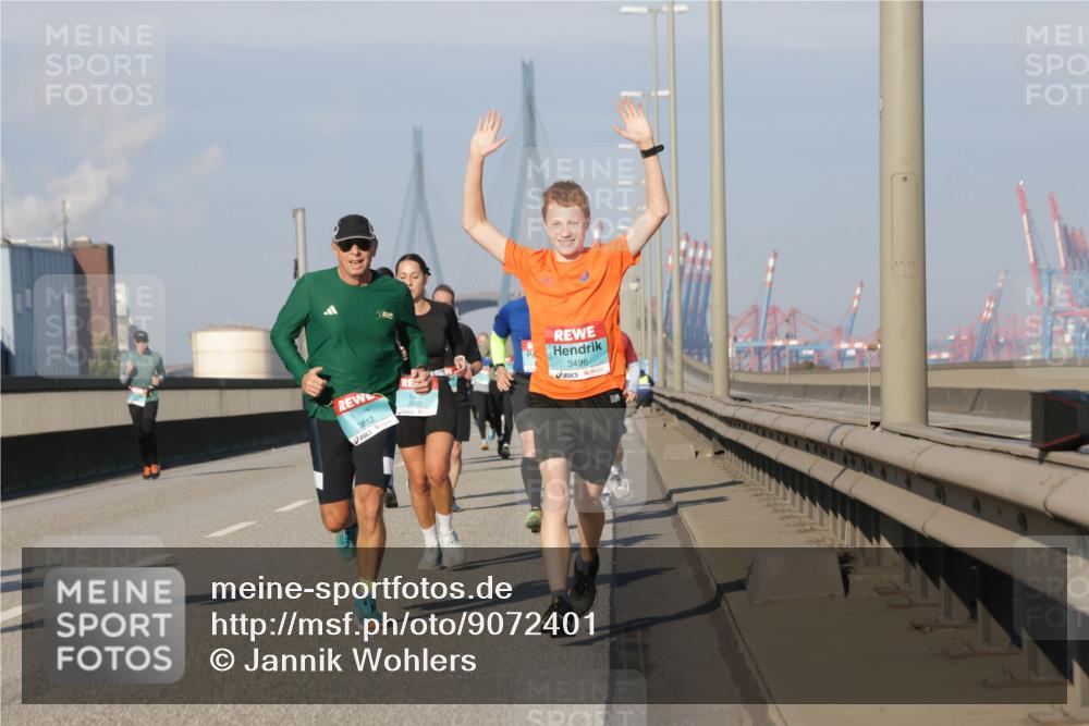 03.10.2025 - Köhlbrandbrückenlauf Jannik Wohlers http://msf.ph/oto/9072401 03.10.2025 09:50:06 Position 3 3812, 3496 meine-sportfotos.de