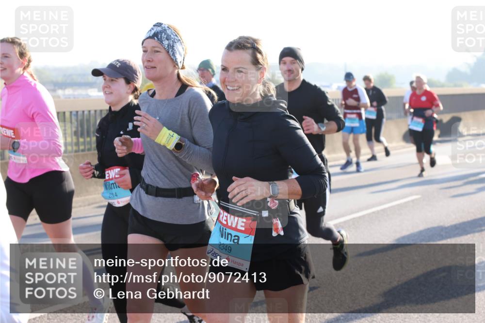 03.10.2025 - Köhlbrandbrückenlauf Lena Gebhardt http://msf.ph/oto/9072413 03.10.2025 09:24:50 Position 1 2214, 2349 meine-sportfotos.de