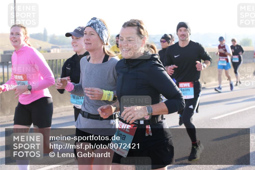 03.10.2025 - Köhlbrandbrückenlauf Lena Gebhardt http://msf.ph/oto/9072421 03.10.2025 09:24:50 Position 1 2114, 2349, 877 meine-sportfotos.de