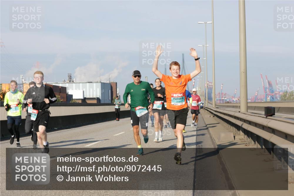03.10.2025 - Köhlbrandbrückenlauf Jannik Wohlers http://msf.ph/oto/9072445 03.10.2025 09:50:07 Position 3 3812, 3496 meine-sportfotos.de