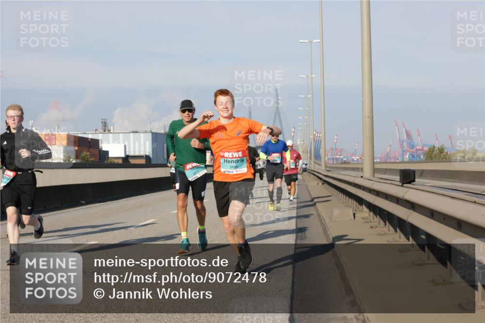 03.10.2025 - Köhlbrandbrückenlauf Jannik Wohlers http://msf.ph/oto/9072478 03.10.2025 09:50:07 Position 3 3812, 3496 meine-sportfotos.de