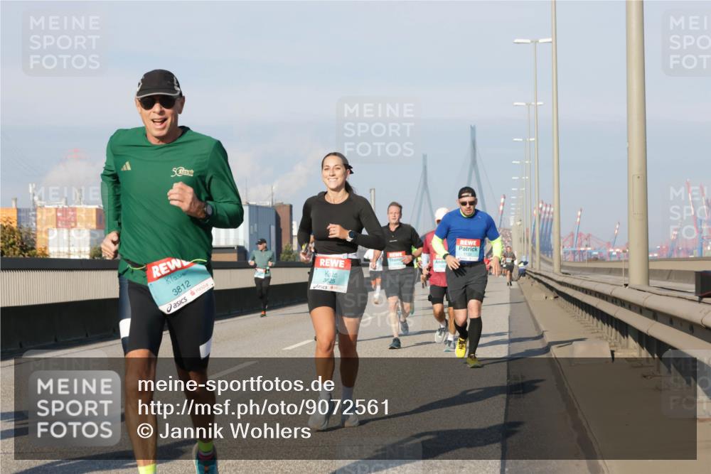 03.10.2025 - Köhlbrandbrückenlauf Jannik Wohlers http://msf.ph/oto/9072561 03.10.2025 09:50:09 Position 3 5, 3812, 3825 meine-sportfotos.de