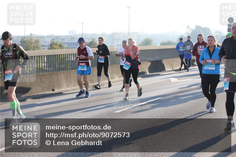 03.10.2025 - Köhlbrandbrückenlauf Lena Gebhardt http://msf.ph/oto/9072573 03.10.2025 09:24:51 Position 1 1984, 2315 meine-sportfotos.de