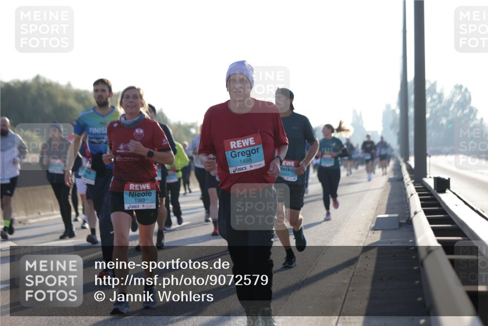 03.10.2025 - Köhlbrandbrückenlauf Jannik Wohlers http://msf.ph/oto/9072579 03.10.2025 09:18:13 Position 3 1363, 1498, 1501 meine-sportfotos.de