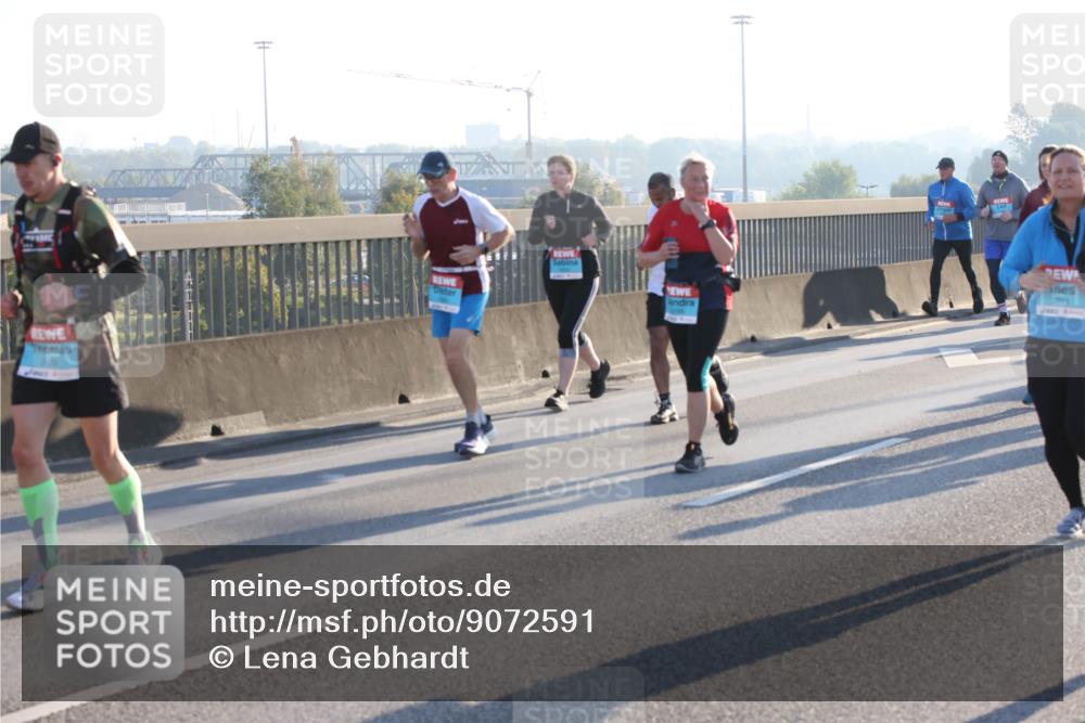 03.10.2025 - Köhlbrandbrückenlauf Lena Gebhardt http://msf.ph/oto/9072591 03.10.2025 09:24:51 Position 1 2413, 2315 meine-sportfotos.de