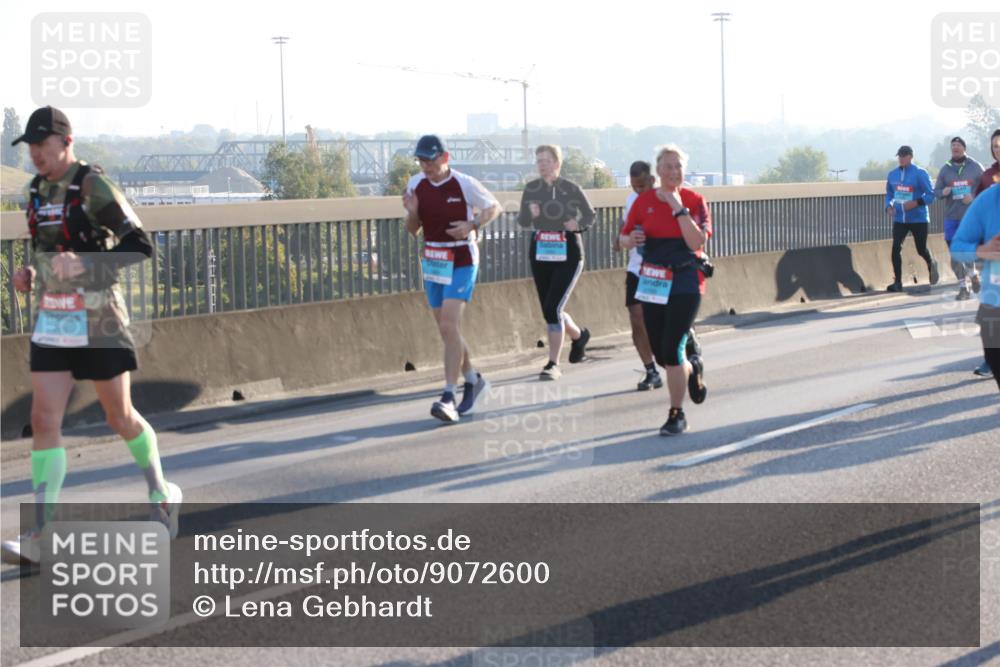 03.10.2025 - Köhlbrandbrückenlauf Lena Gebhardt http://msf.ph/oto/9072600 03.10.2025 09:24:51 Position 1  meine-sportfotos.de