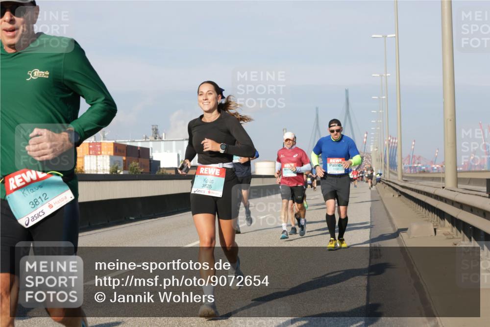 03.10.2025 - Köhlbrandbrückenlauf Jannik Wohlers http://msf.ph/oto/9072654 03.10.2025 09:50:10 Position 3 50, 3812, 3825 meine-sportfotos.de