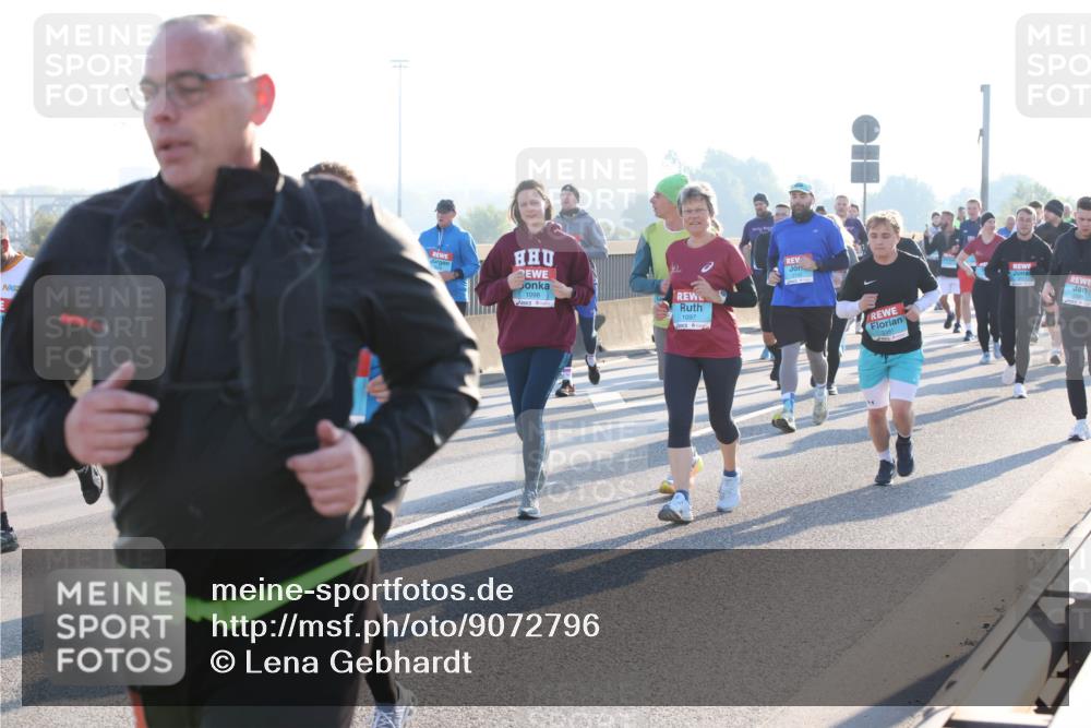 03.10.2025 - Köhlbrandbrückenlauf Lena Gebhardt http://msf.ph/oto/9072796 03.10.2025 09:24:53 Position 1 1098, 1097 meine-sportfotos.de