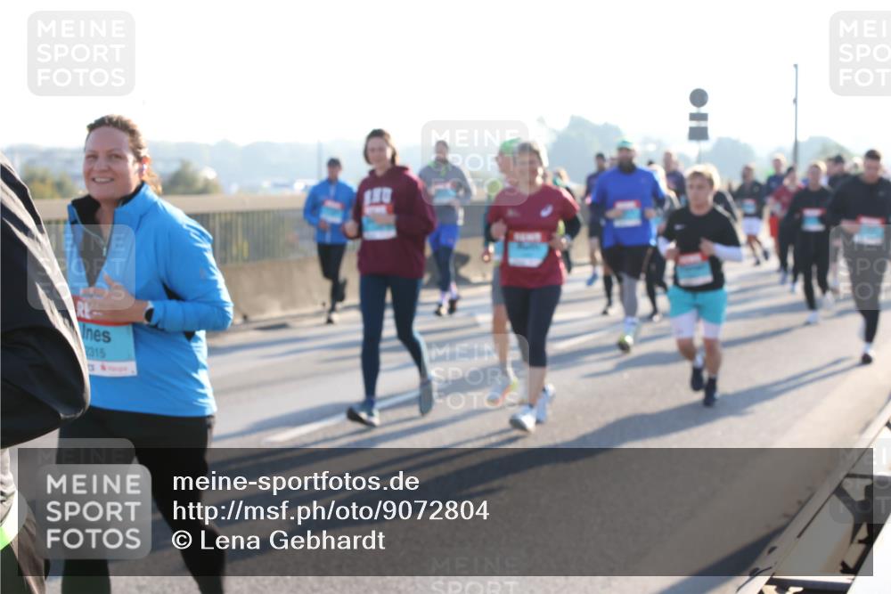 03.10.2025 - Köhlbrandbrückenlauf Lena Gebhardt http://msf.ph/oto/9072804 03.10.2025 09:24:53 Position 1 315 meine-sportfotos.de