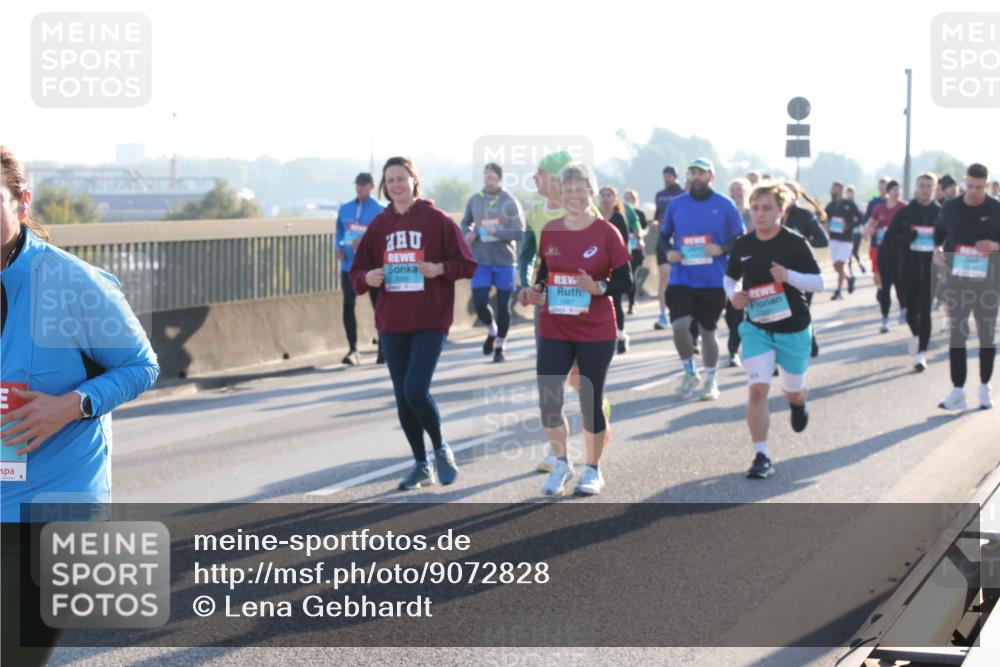 03.10.2025 - Köhlbrandbrückenlauf Lena Gebhardt http://msf.ph/oto/9072828 03.10.2025 09:24:53 Position 1  meine-sportfotos.de