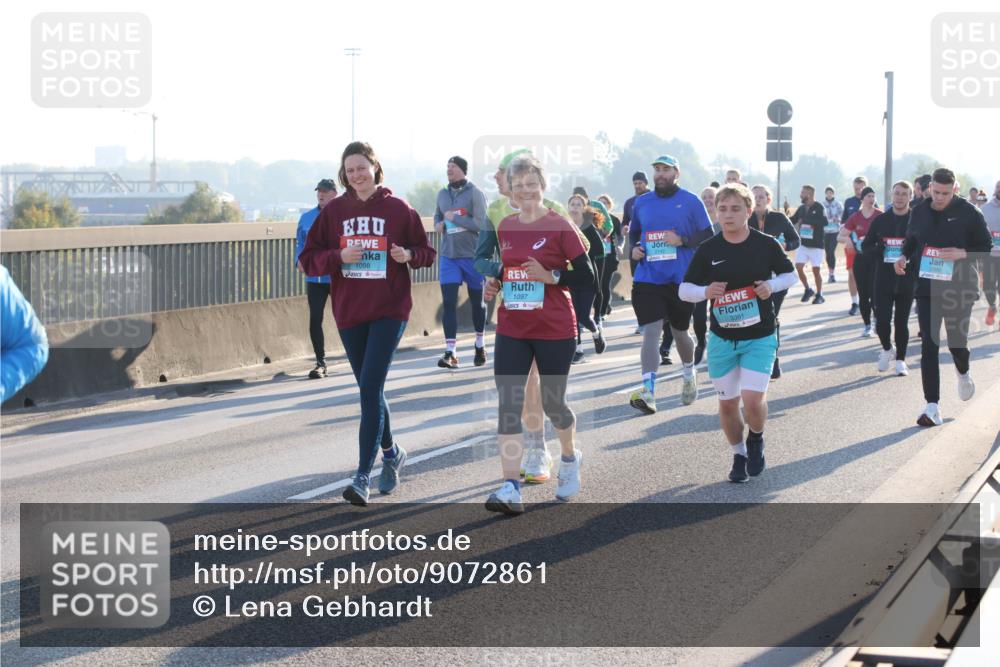 03.10.2025 - Köhlbrandbrückenlauf Lena Gebhardt http://msf.ph/oto/9072861 03.10.2025 09:24:54 Position 1 1098, 1097, 3381, 3395 meine-sportfotos.de