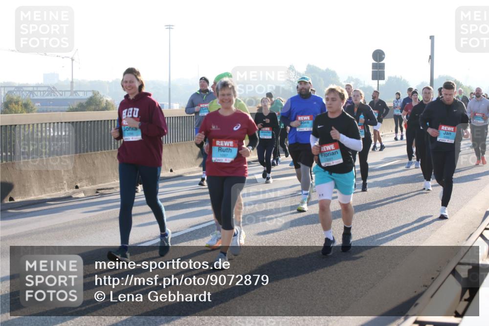 03.10.2025 - Köhlbrandbrückenlauf Lena Gebhardt http://msf.ph/oto/9072879 03.10.2025 09:24:54 Position 1 1098, 1097 meine-sportfotos.de