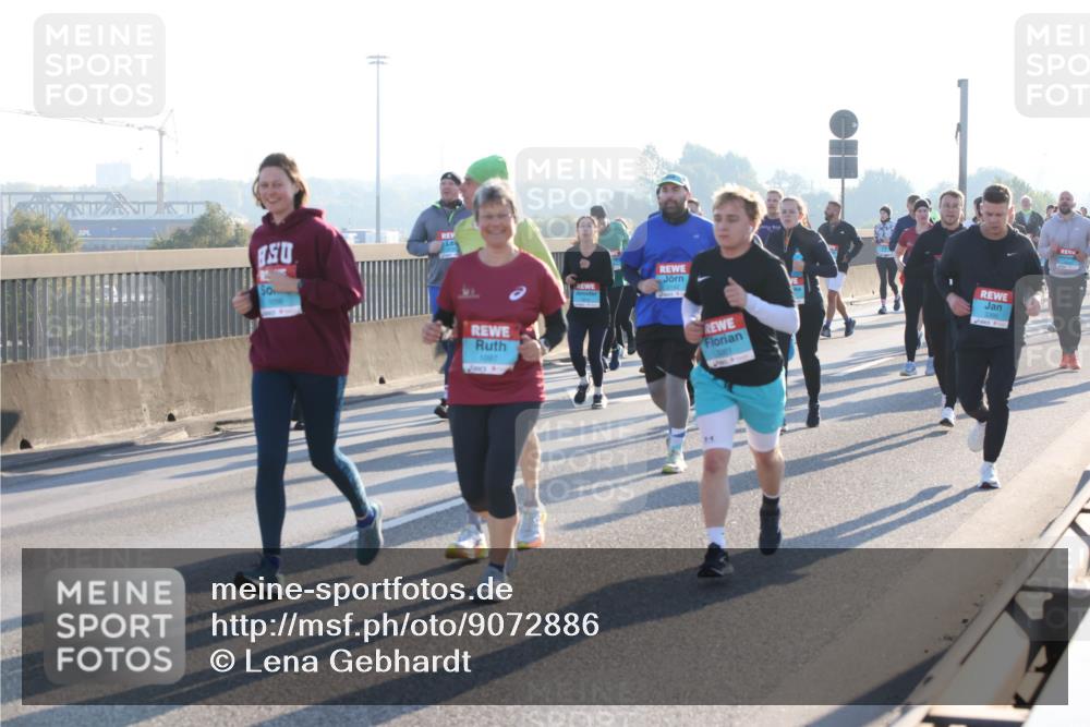 03.10.2025 - Köhlbrandbrückenlauf Lena Gebhardt http://msf.ph/oto/9072886 03.10.2025 09:24:54 Position 1 1097 meine-sportfotos.de