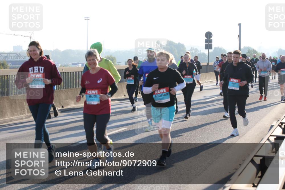 03.10.2025 - Köhlbrandbrückenlauf Lena Gebhardt http://msf.ph/oto/9072909 03.10.2025 09:24:54 Position 1 1098, 1097, 3381, 3395 meine-sportfotos.de