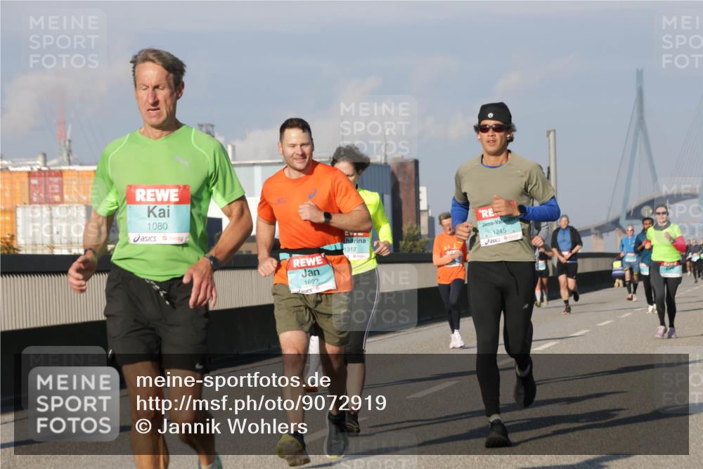 03.10.2025 - Köhlbrandbrückenlauf Jannik Wohlers http://msf.ph/oto/9072919 03.10.2025 09:50:17 Position 3 1080, 1245, 1622, 1312 meine-sportfotos.de