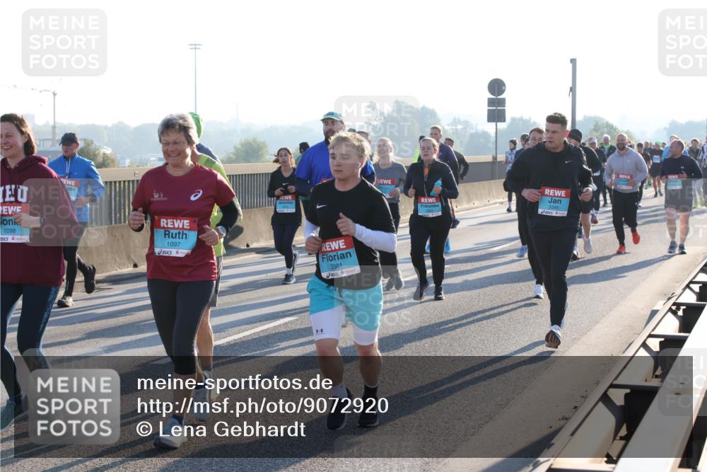 03.10.2025 - Köhlbrandbrückenlauf Lena Gebhardt http://msf.ph/oto/9072920 03.10.2025 09:24:55 Position 1 1098, 1097, 3381, 3395 meine-sportfotos.de