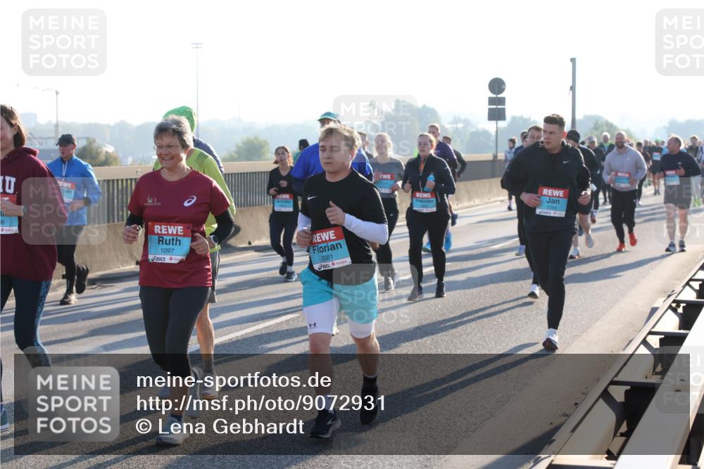 03.10.2025 - Köhlbrandbrückenlauf Lena Gebhardt http://msf.ph/oto/9072931 03.10.2025 09:24:55 Position 1 98, 1097, 3381, 3395 meine-sportfotos.de