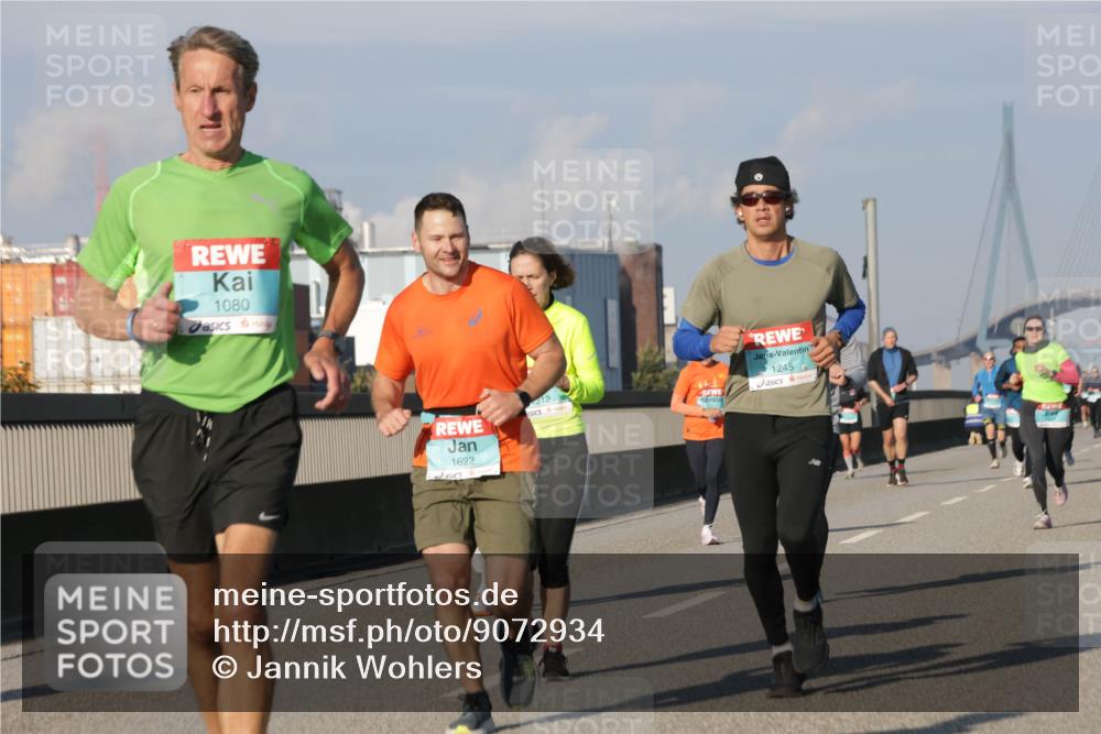 03.10.2025 - Köhlbrandbrückenlauf Jannik Wohlers http://msf.ph/oto/9072934 03.10.2025 09:50:18 Position 3 1080, 1622, 312, 1245 meine-sportfotos.de